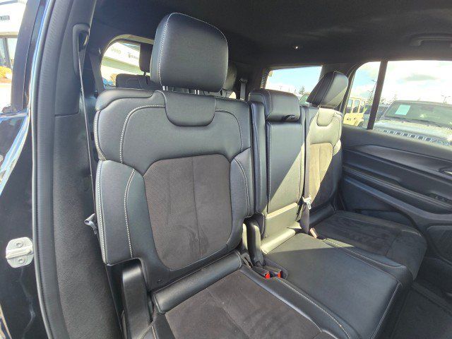 Used 2024 Jeep Grand Cherokee L Altitude AWD/4WD image 16