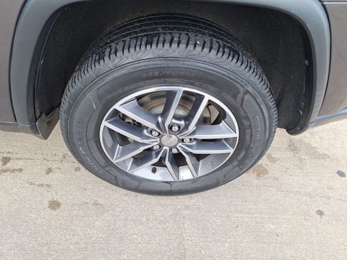 Used 2018 Jeep Grand Cherokee Limited image 11