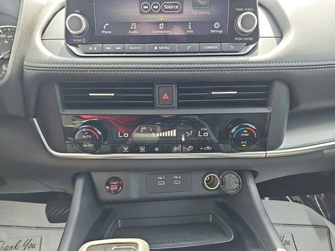 Used 2025 Nissan Rogue SV FWD image 23