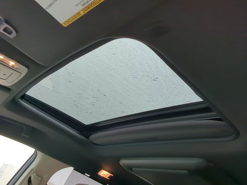 Used 2021 Toyota Sienna Limited image 16