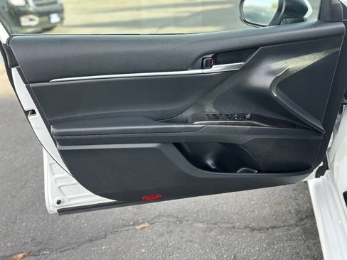 Used 2022 Toyota Camry LE FWD image 8