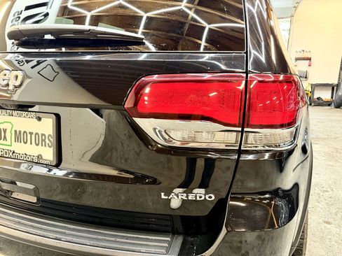Used 2021 Jeep Grand Cherokee Laredo AWD/4WD image 4