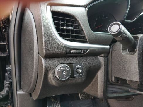Used 2017 Chevrolet Traverse LT w/ Style and Technology Package FWD image 15