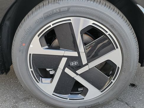 New 2026 Hyundai Ioniq 9 Limited image 21