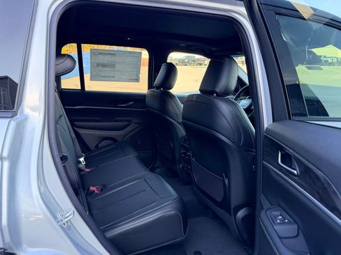 New 2025 Jeep Grand Cherokee Limited image 21