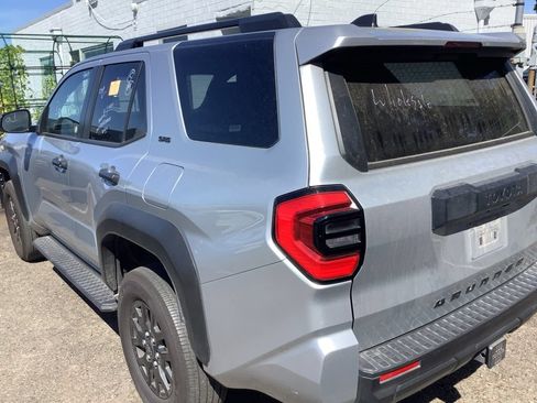 Used 2025 Toyota 4Runner SR5 AWD/4WD image 3
