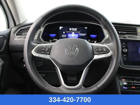 Certified 2023 Volkswagen Tiguan SE w/ Panoramic Sunroof Package image 22