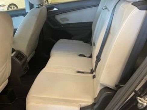 Used 2020 Volkswagen Tiguan SEL FWD image 17