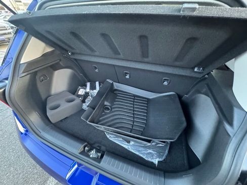 Used 2024 Hyundai Venue Limited image 35