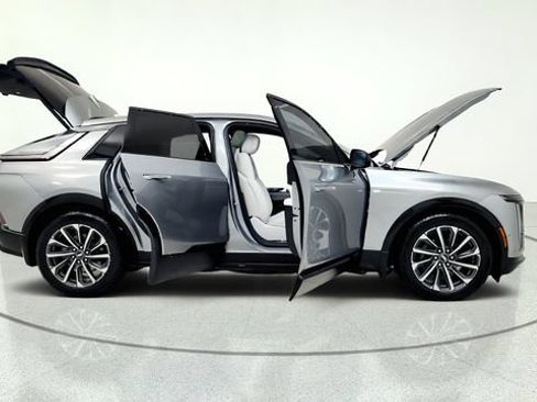 Used 2024 Cadillac Lyriq Sport AWD/4WD image 20