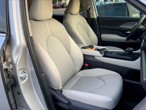 Used 2025 Toyota Grand Highlander FWD image 9