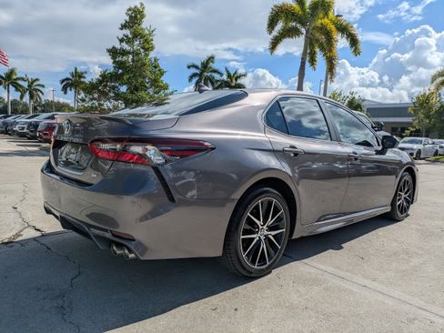 Used 2023 Toyota Camry SE FWD image 4
