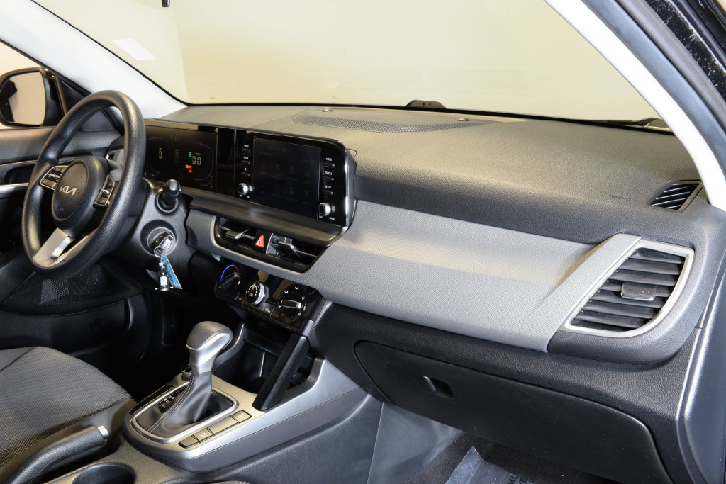 Used 2024 Kia Seltos LX AWD/4WD image 32
