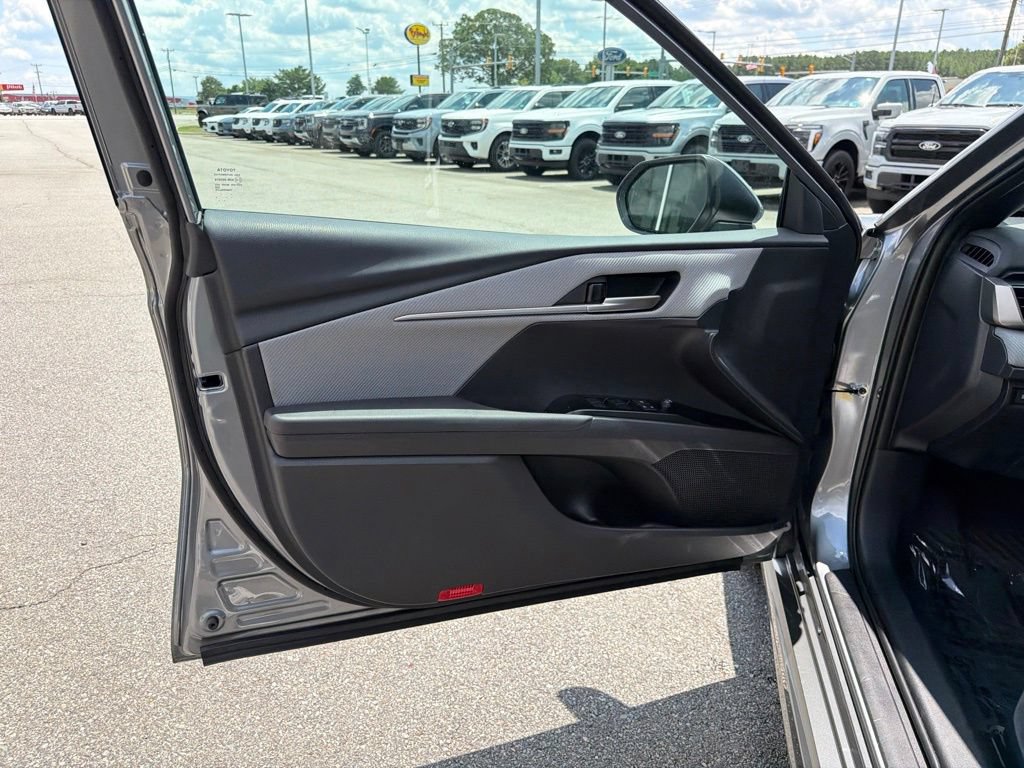 Used 2026 Toyota Camry SE FWD image 13