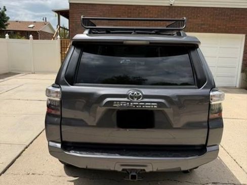 Used 2021 Toyota 4Runner SR5 AWD/4WD image 5