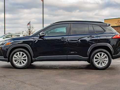 Used 2023 Toyota Corolla Cross LE image 5