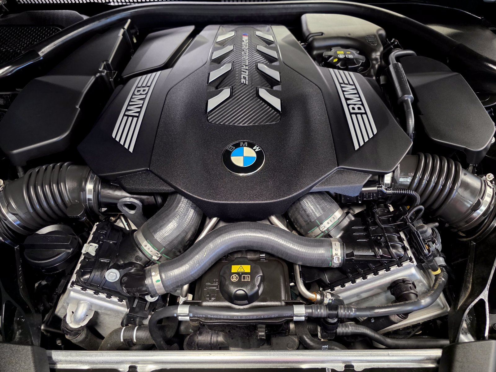 Used 2023 BMW M550i xDrive w/ Executive Package AWD/4WD image 3
