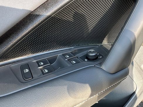 New 2025 Volkswagen Tiguan SE R-Line image 19