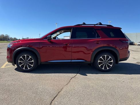 New 2026 Nissan Pathfinder Platinum image 3