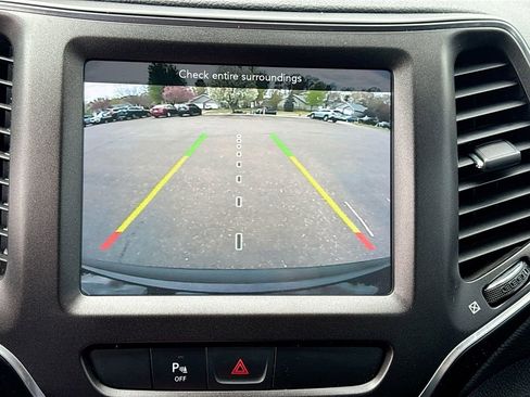 Used 2020 Jeep Cherokee Trailhawk w/ Cold Weather Group AWD/4WD image 11