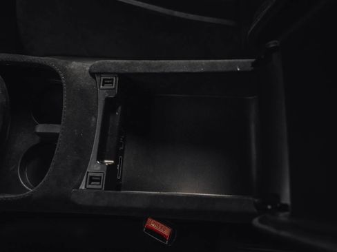 Used 2021 Aston Martin V8 Vantage Coupe image 51