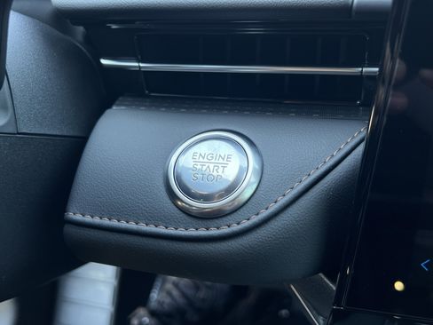 New 2025 Lincoln Nautilus Premier w/ Equipment Group 102A image 22