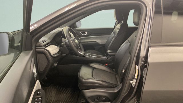 Used 2023 Jeep Compass Latitude w/ Convenience Group AWD/4WD image 16