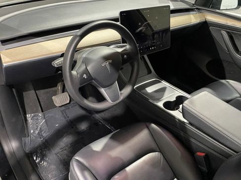 Used 2023 Tesla Model Y Long Range image 10