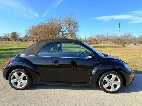 Used 2007 Volkswagen Beetle Convertible w/ Package 2 image 38