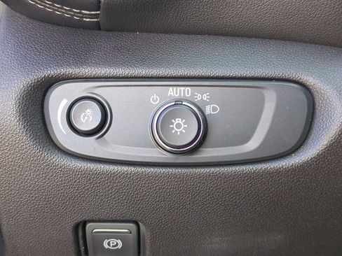 Used 2025 Chevrolet Blazer LT FWD image 22