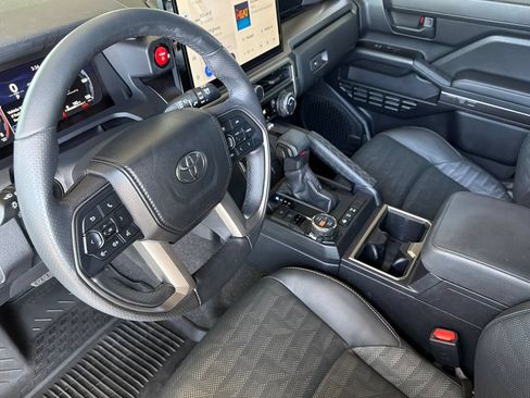 Used 2025 Toyota 4Runner TRD Off-Road AWD/4WD image 12