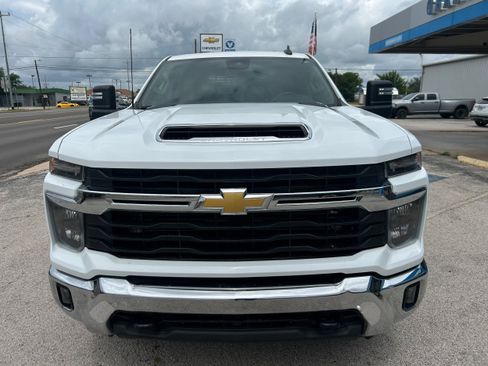 Used 2024 Chevrolet Silverado 2500 LT w/ Convenience Package AWD/4WD image 2