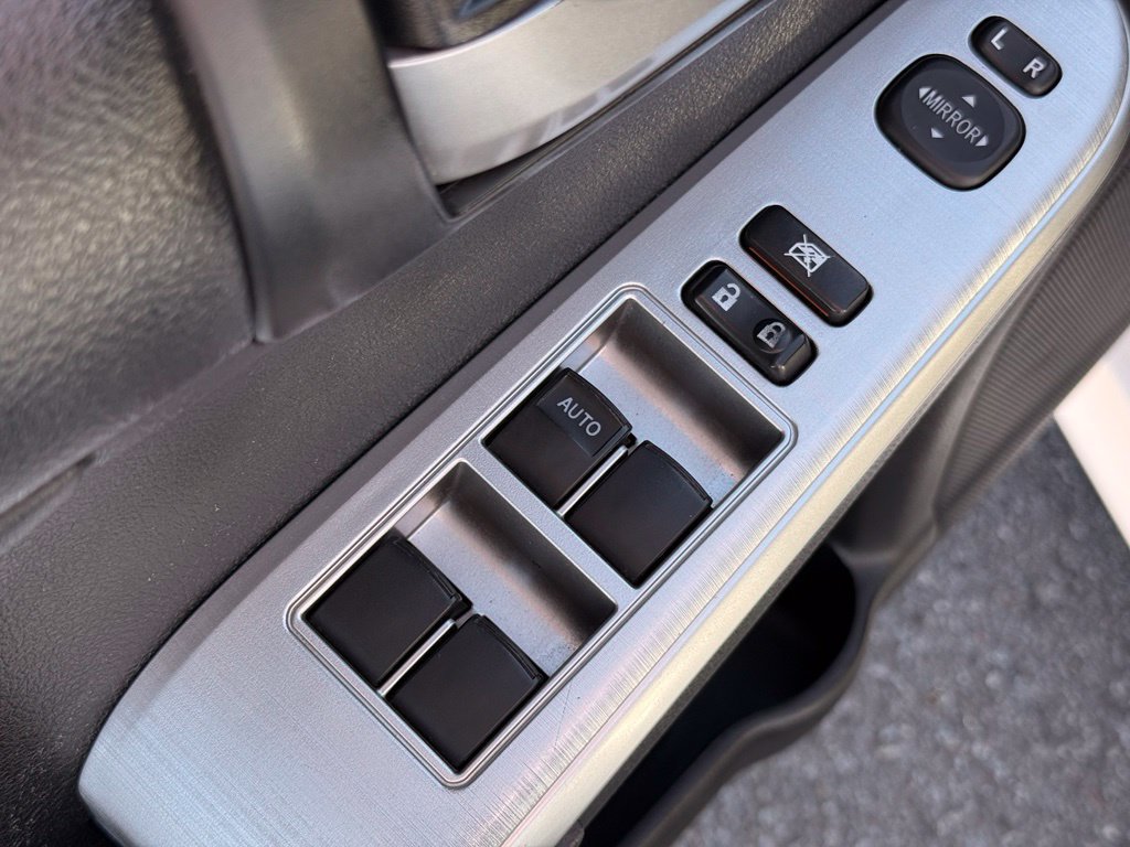 Used 2014 Toyota Camry SE w/ Moonroof Package FWD image 28