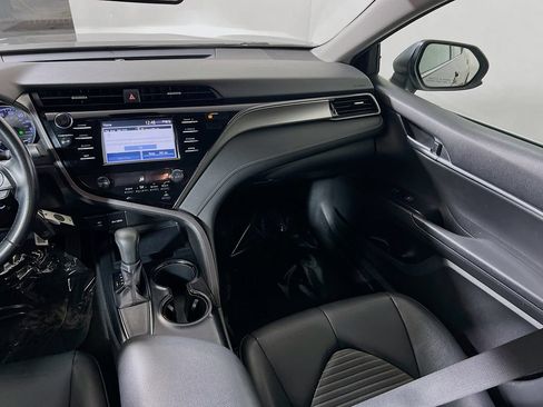 Used 2019 Toyota Camry SE FWD image 20