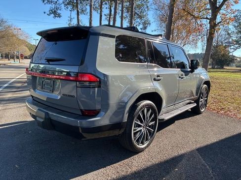 Used 2024 Lexus GX 550 image 3