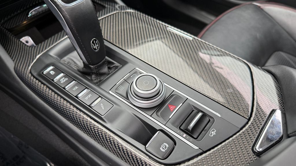 Used 2019 Maserati Levante GranLusso AWD/4WD image 42