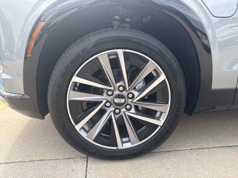 New 2026 Cadillac Vistiq Sport w/ LPO, Floor Liner Package image 23