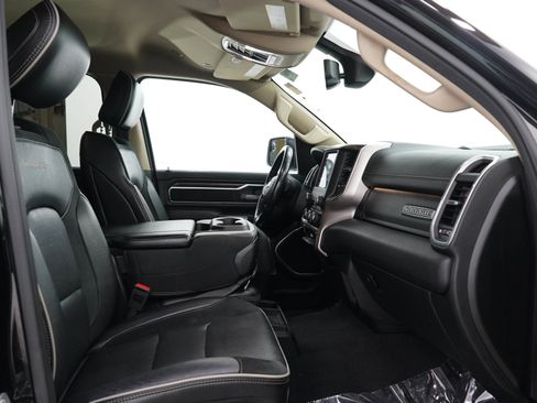 Used 2019 RAM 1500 Laramie AWD/4WD image 12