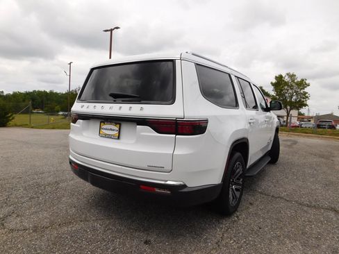Used 2022 Jeep Wagoneer Series III RWD image 5