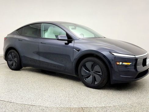 Used 2026 Tesla Model Y 2WD image 3