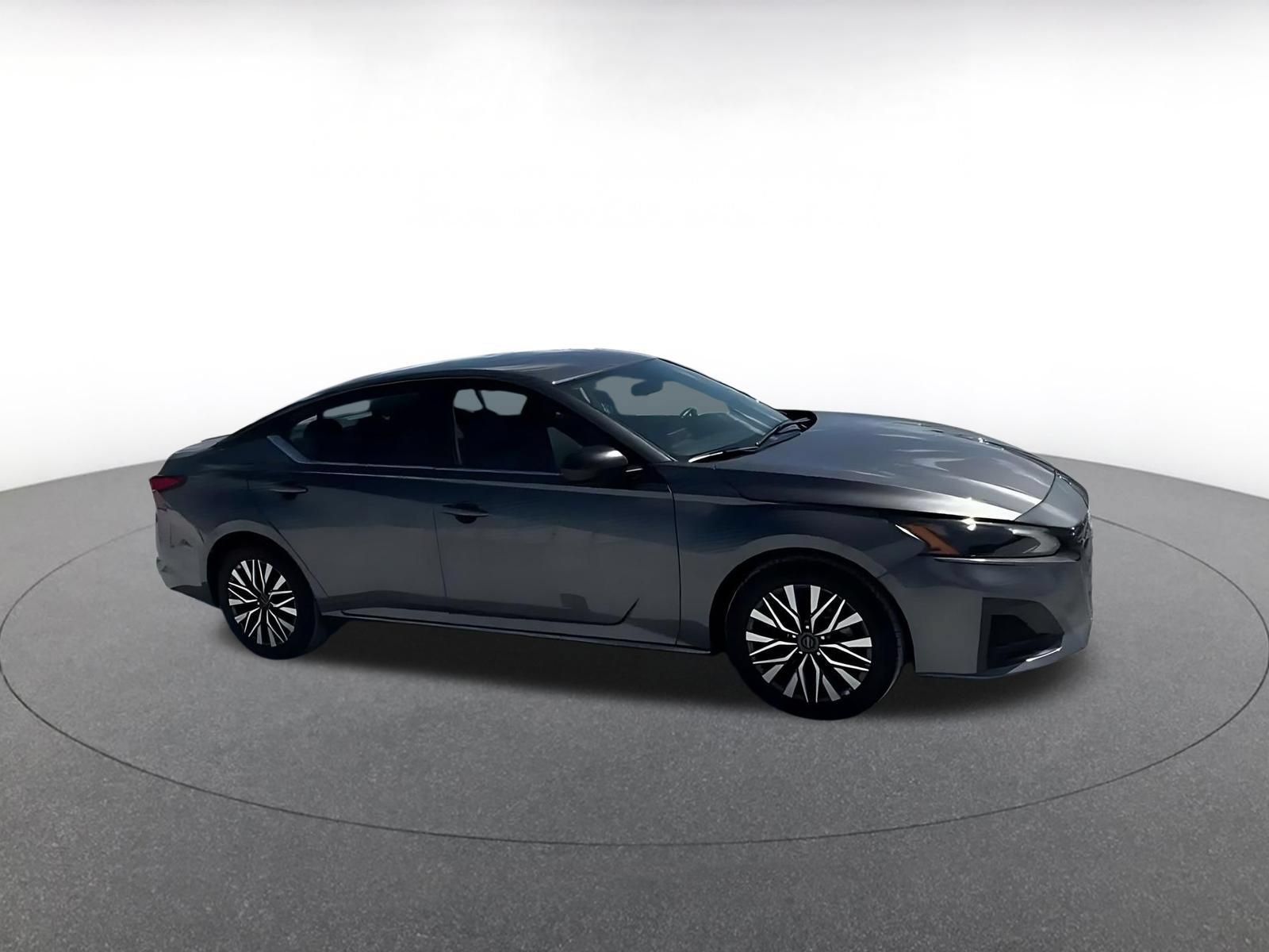 Used 2026 Nissan Altima 2.5 SV FWD image 2
