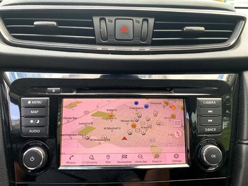 Used 2018 Nissan Rogue SV w/ Sun & Sound Touring Package image 15