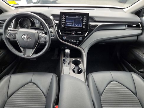 Used 2021 Toyota Camry SE w/ Convenience Package FWD image 13