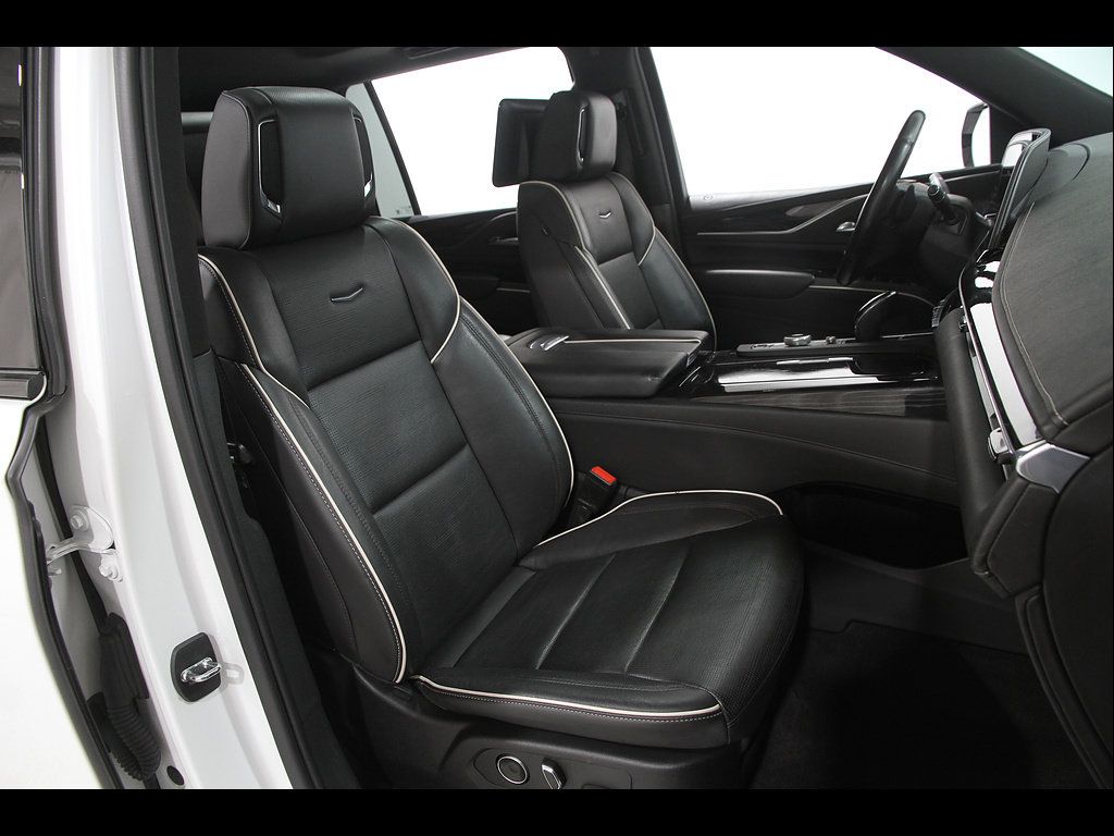Used 2021 Cadillac Escalade ESV Sport w/ Driver Assist Tech Package AWD/4WD image 21
