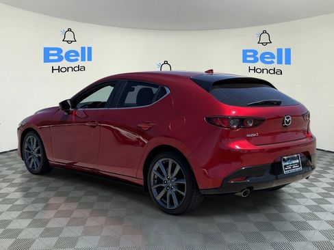 Used 2019 MAZDA MAZDA3 Hatchback w/ Preferred Package FWD image 3