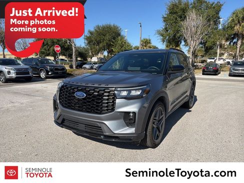 Used 2025 Ford Explorer ST-Line w/ ST-Line Street Pack image 1