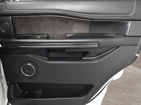 Used 2021 Ford Expedition Limited image 16