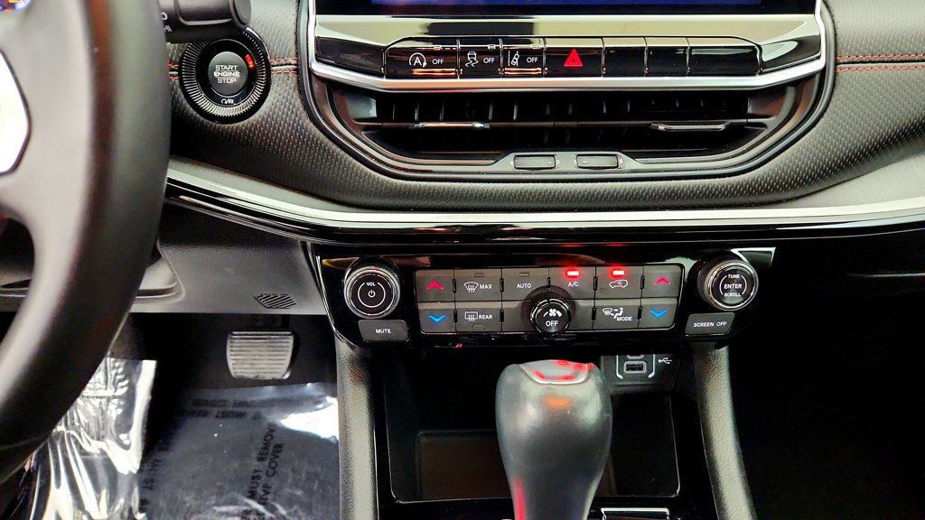 Used 2022 Jeep Compass Trailhawk w/ Sun and Sound Group AWD/4WD image 17