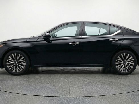 Used 2025 Nissan Altima 2.5 SV image 5
