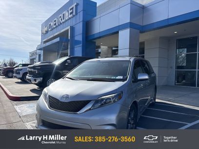 Used 2017 Toyota Sienna SE Premium